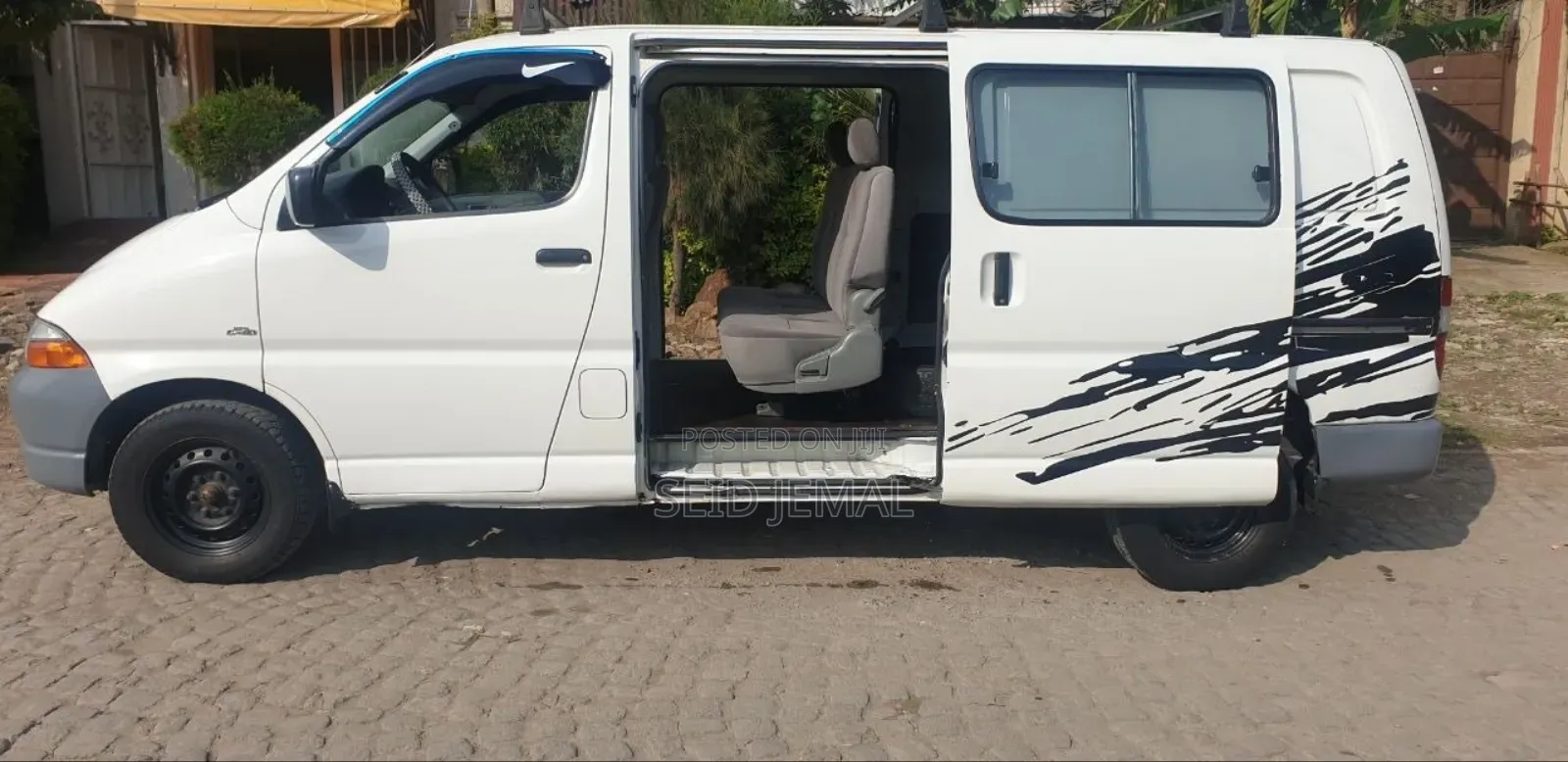 Toyota HiAce 2002 White