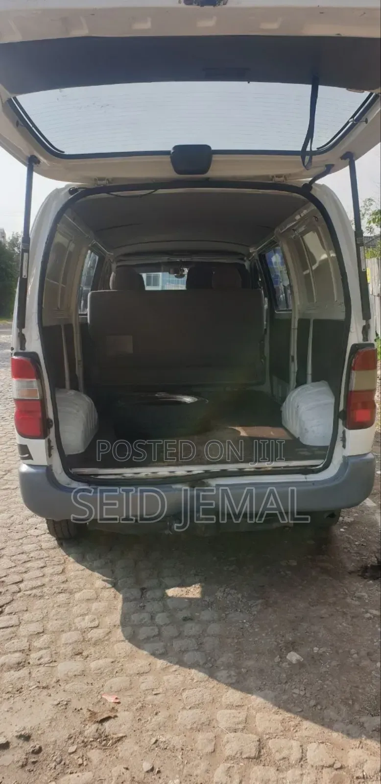 Toyota HiAce 2002 White