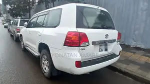 Toyota Land Cruiser 2016 White