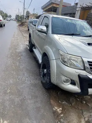 Toyota Hilux 2013 Gold