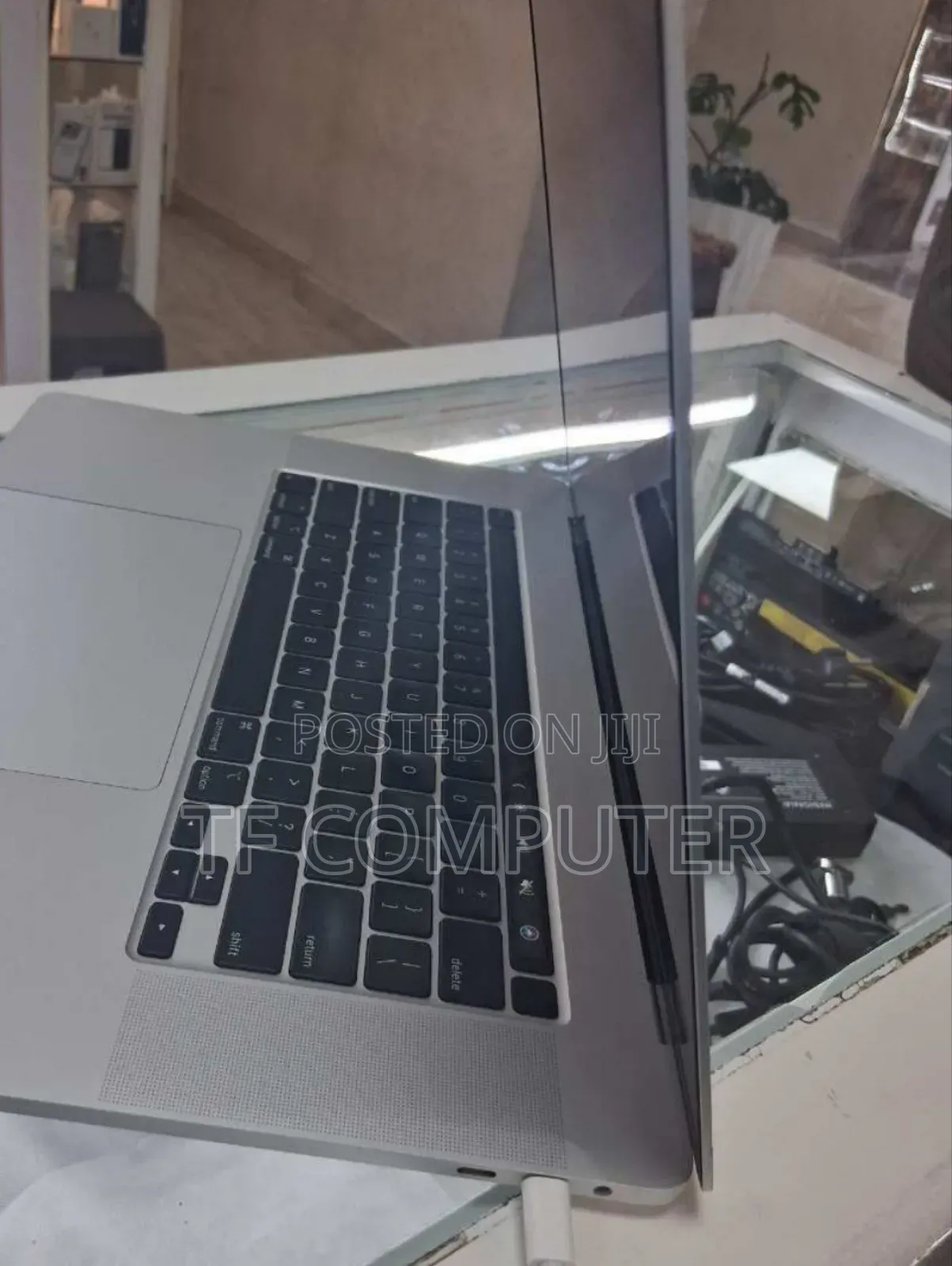 New Laptop Apple MacBook Pro 2019 16GB Intel Core I7 SSD 512GB