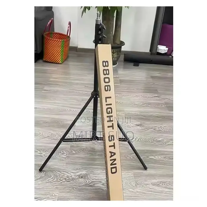 8806 Aluminum Adjustable Tripod