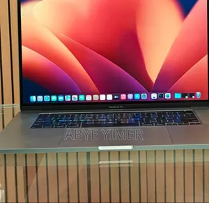 New Laptop Apple MacBook Pro 2019 16GB Intel Core I7 SSD 512GB