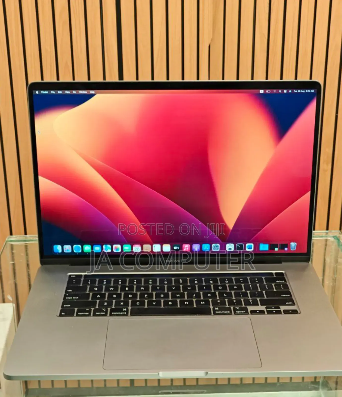 New Laptop Apple MacBook Pro 2019 16GB Intel Core I7 SSD 512GB