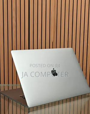 New Laptop Apple MacBook Pro 2019 16GB Intel Core I7 SSD 512GB