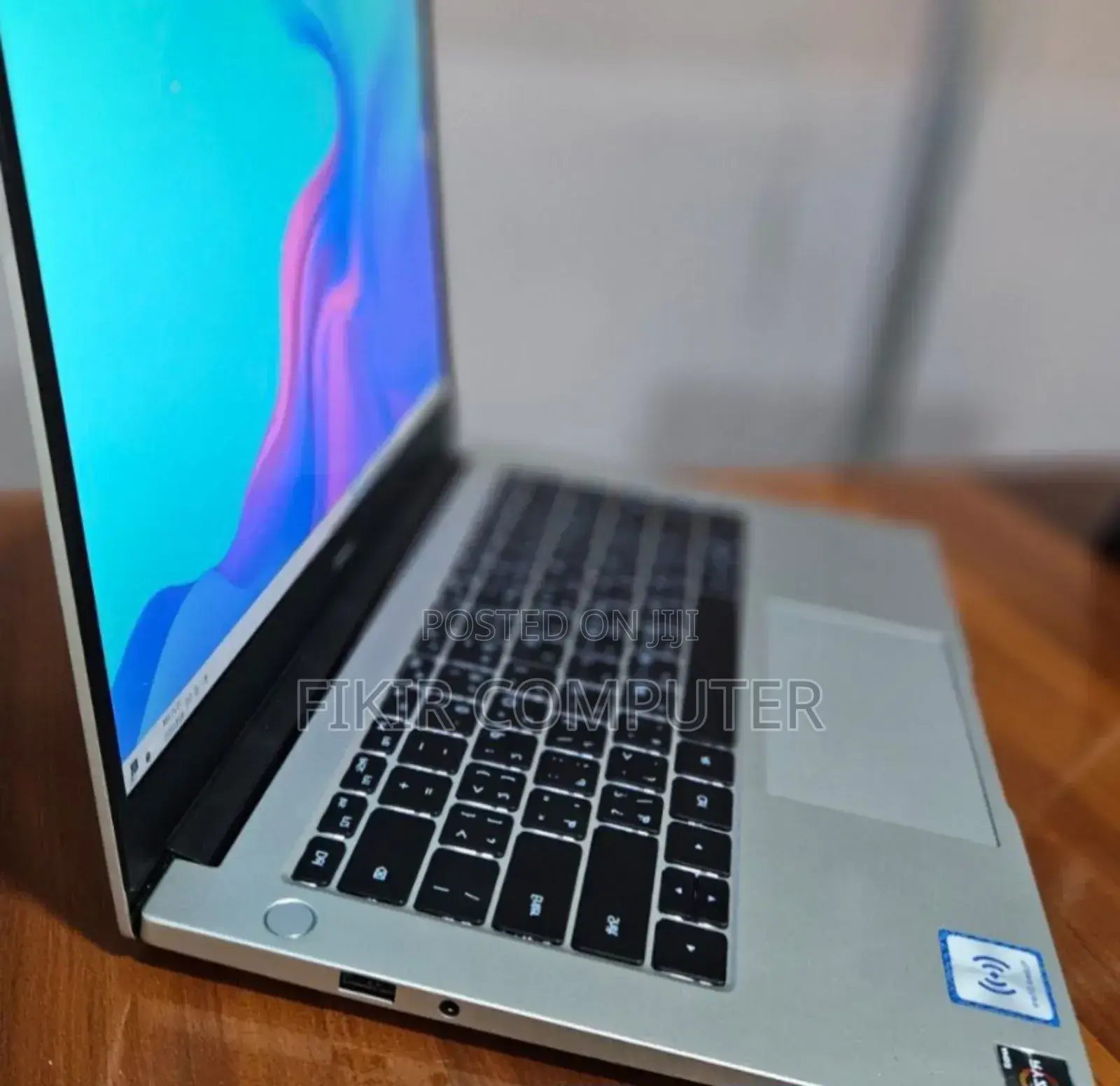 New Laptop Huawei MateBook HZ-W19 8GB Intel Core I5 SSD 512GB