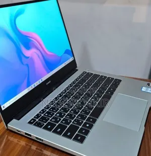 New Laptop Huawei MateBook HZ-W19 8GB Intel Core I5 SSD 512GB