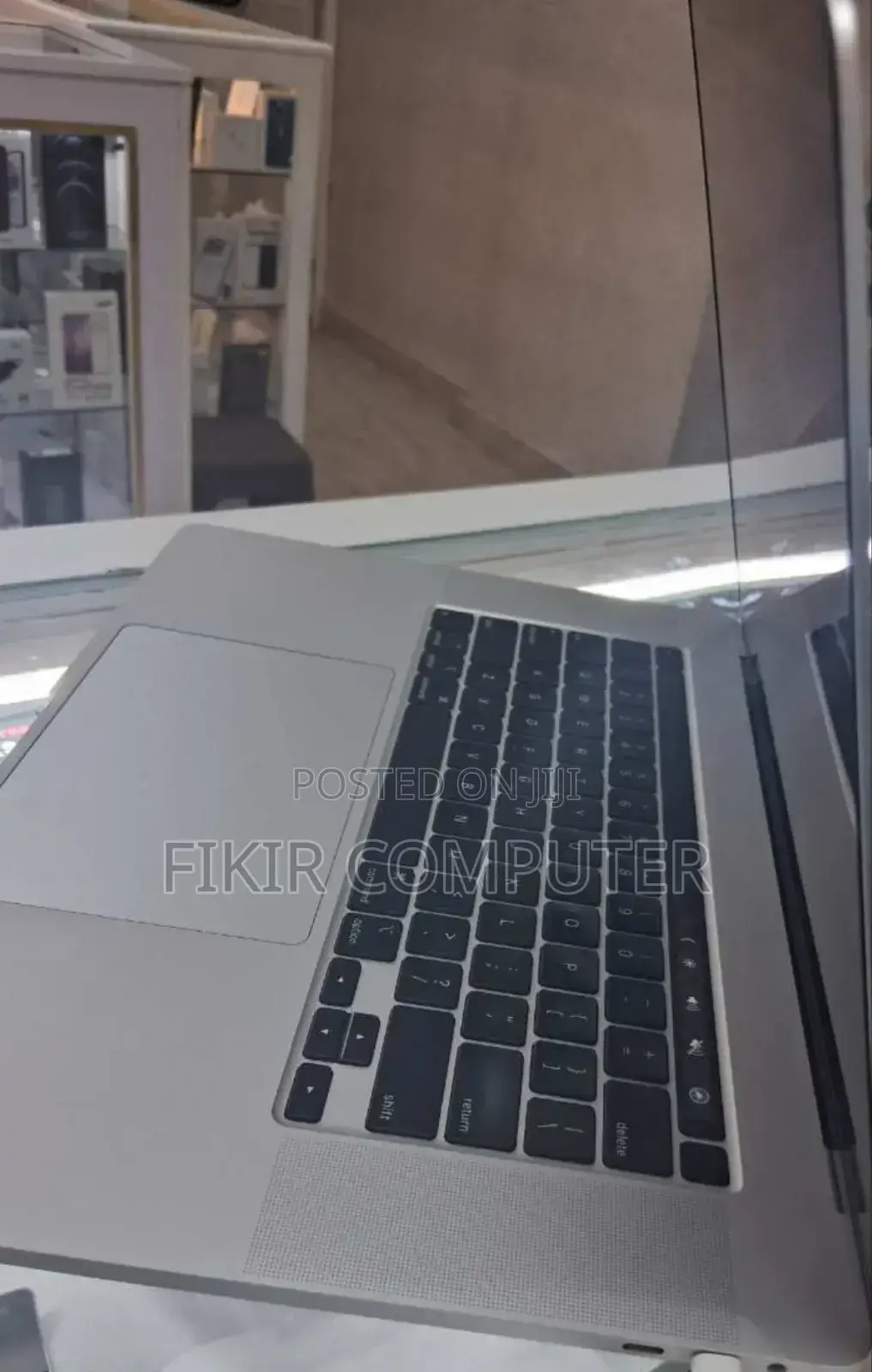 New Laptop Apple MacBook Pro 2019 16GB Intel Core I7 SSD 512GB
