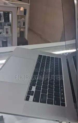 New Laptop Apple MacBook Pro 2019 16GB Intel Core I7 SSD 512GB