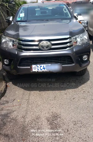 Photo - Toyota Hilux 2017 Gray