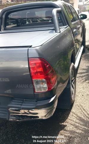 Toyota Hilux 2017 Gray