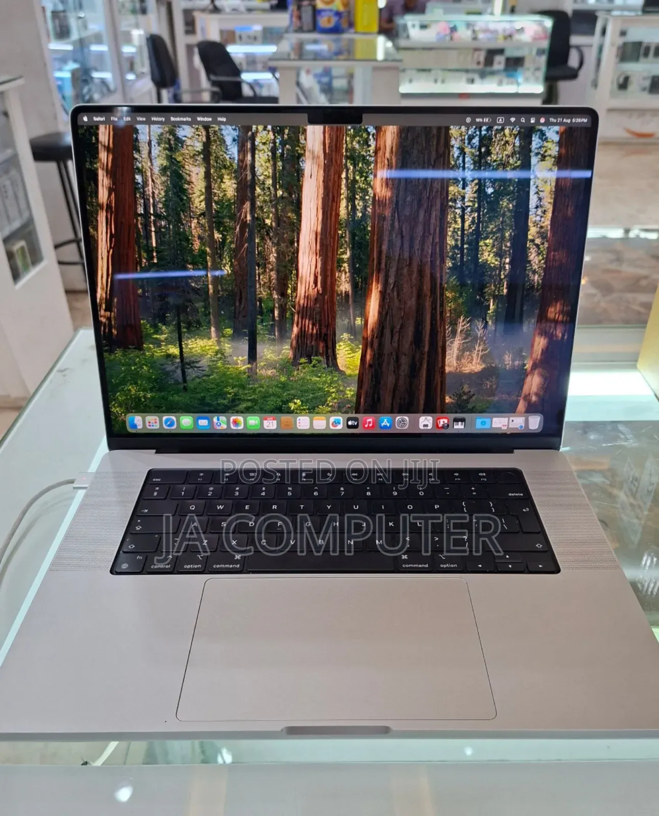 New Laptop Apple MacBook Pro 2021 M1 16GB Apple M1 Pro SSD 1T