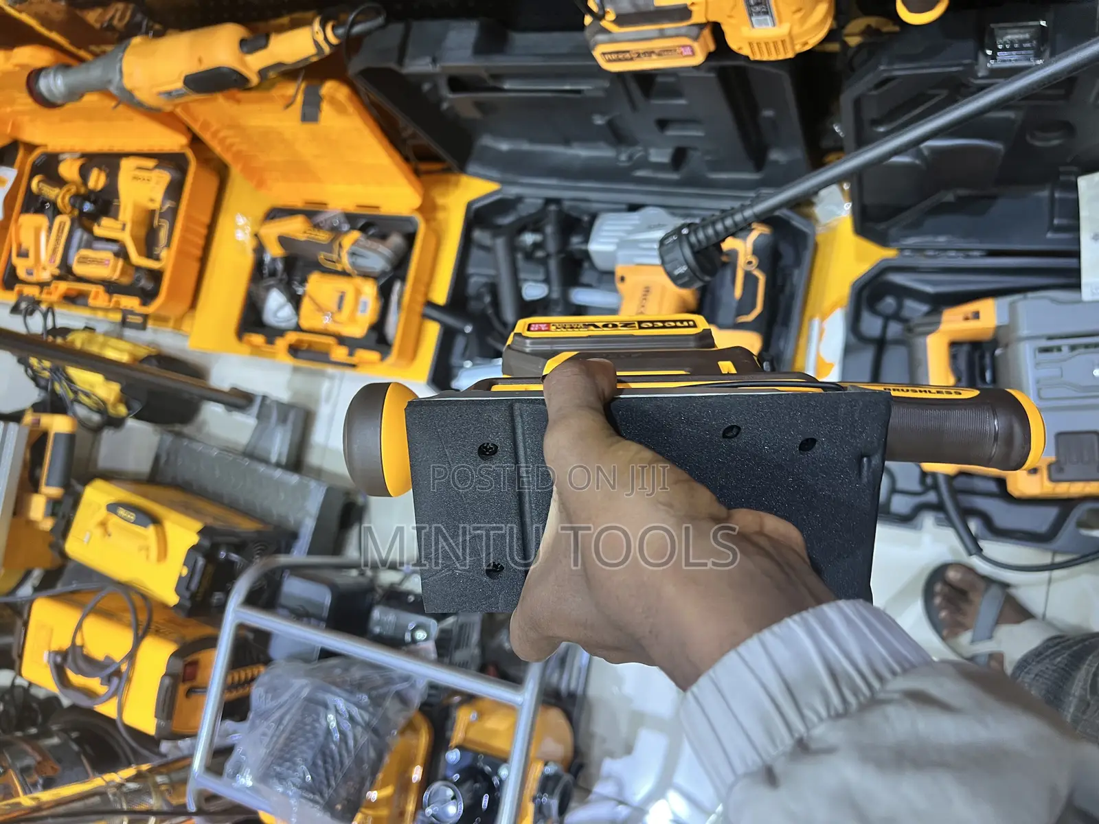 Ingco Cordless Sander 20