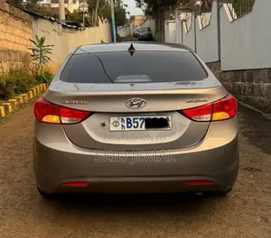 Hyundai Avante 2012 Silver