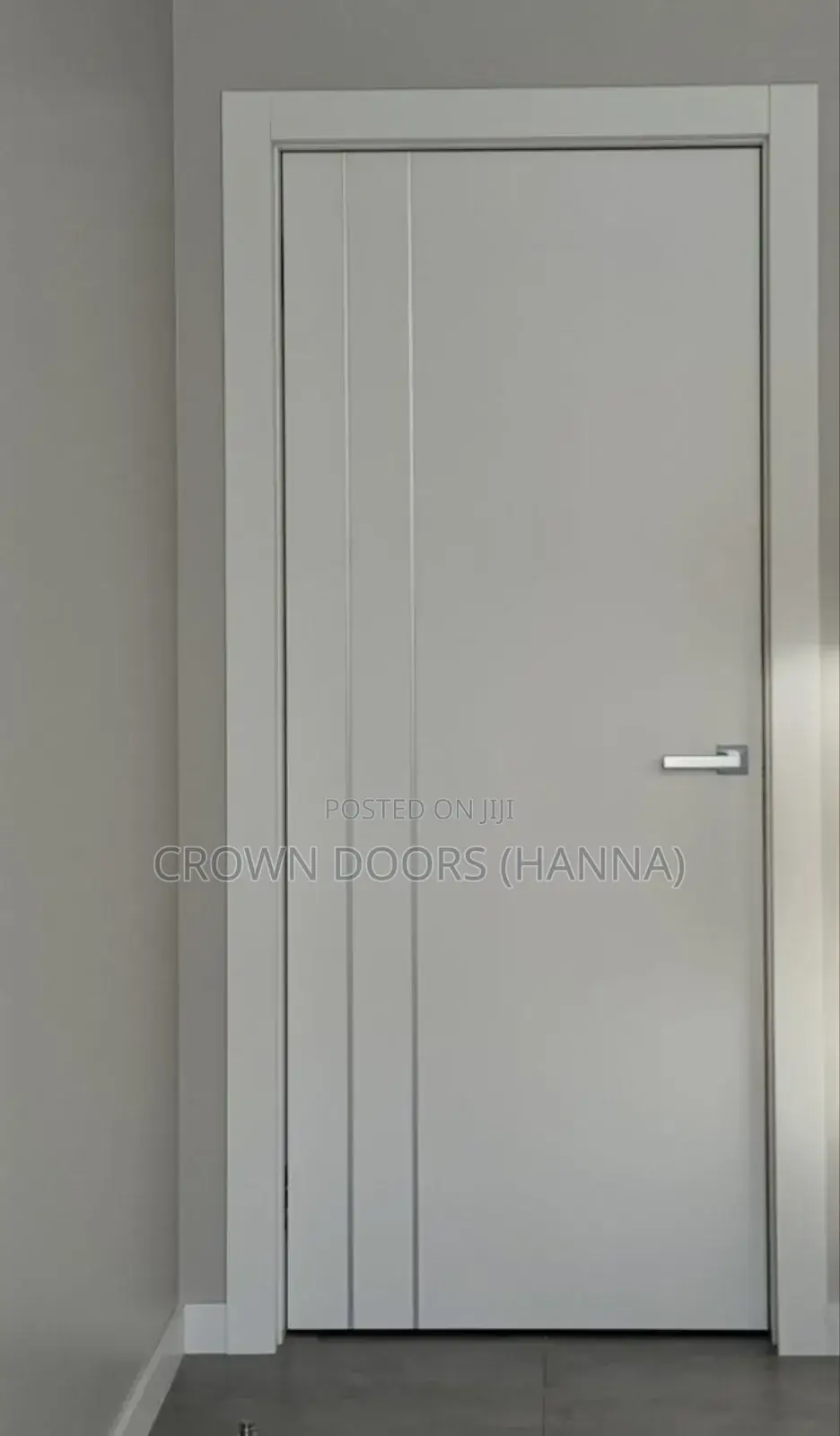 ክራዉን ከእንጨት ፋይበር ፣ ከተፈጥሮ ድንጋይ እና ሲንቴቲክ ኮምፖዚት የተሠሩ በሮች