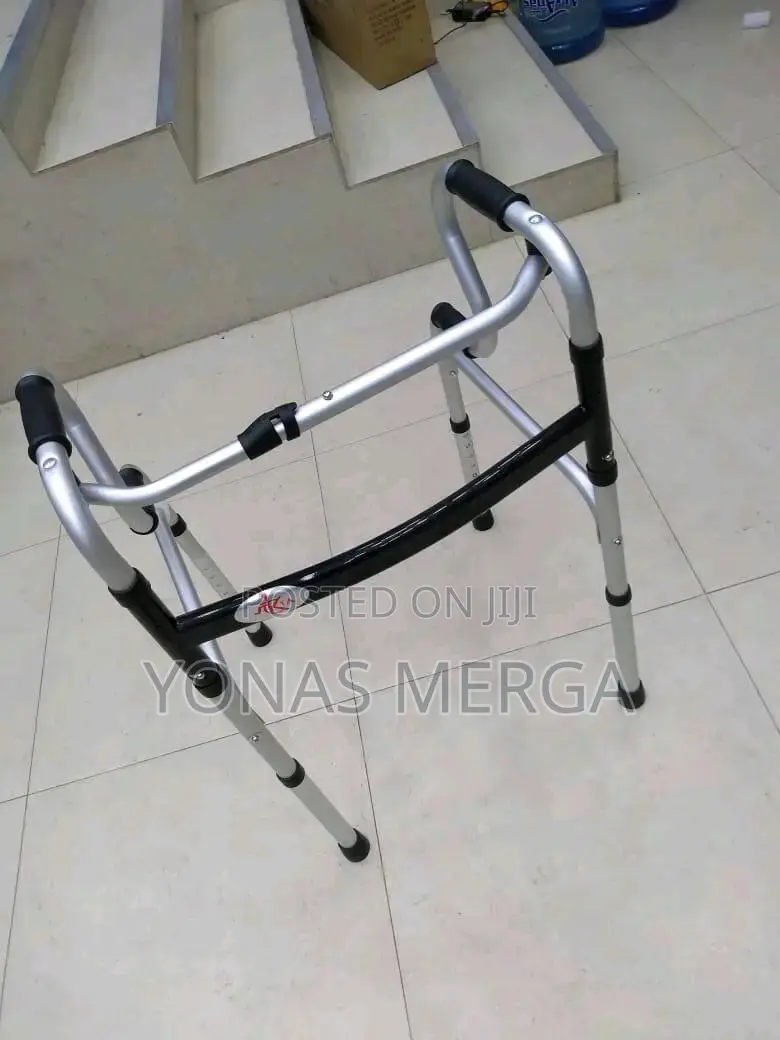 Walker配፬walker皰∆Adjustable Height Settings Comfortable Hand Grips.