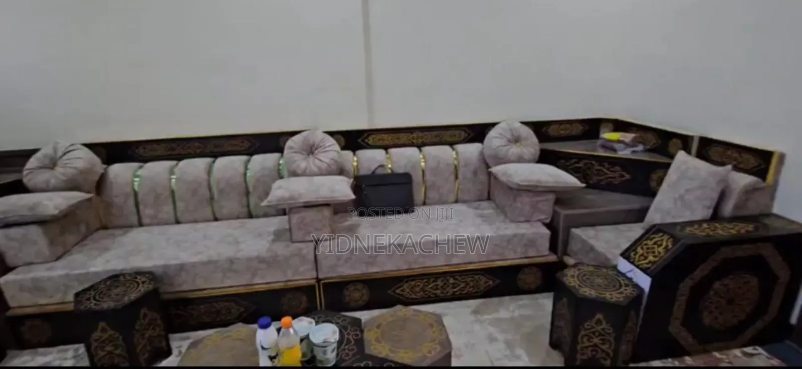 Arabian Majalis With Free 7 Chairs