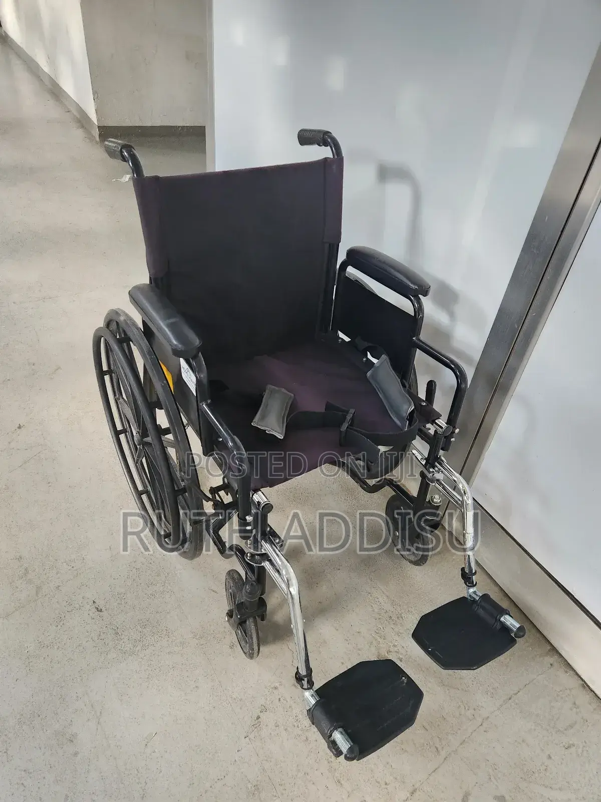 Wheelchair得到wheelchair坐在wheelchair映入wheelchair European麗山wheelchair