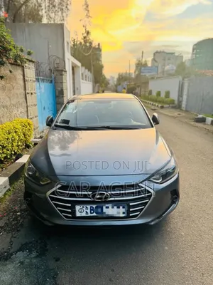 Photo - Hyundai Avante 2017 Gray