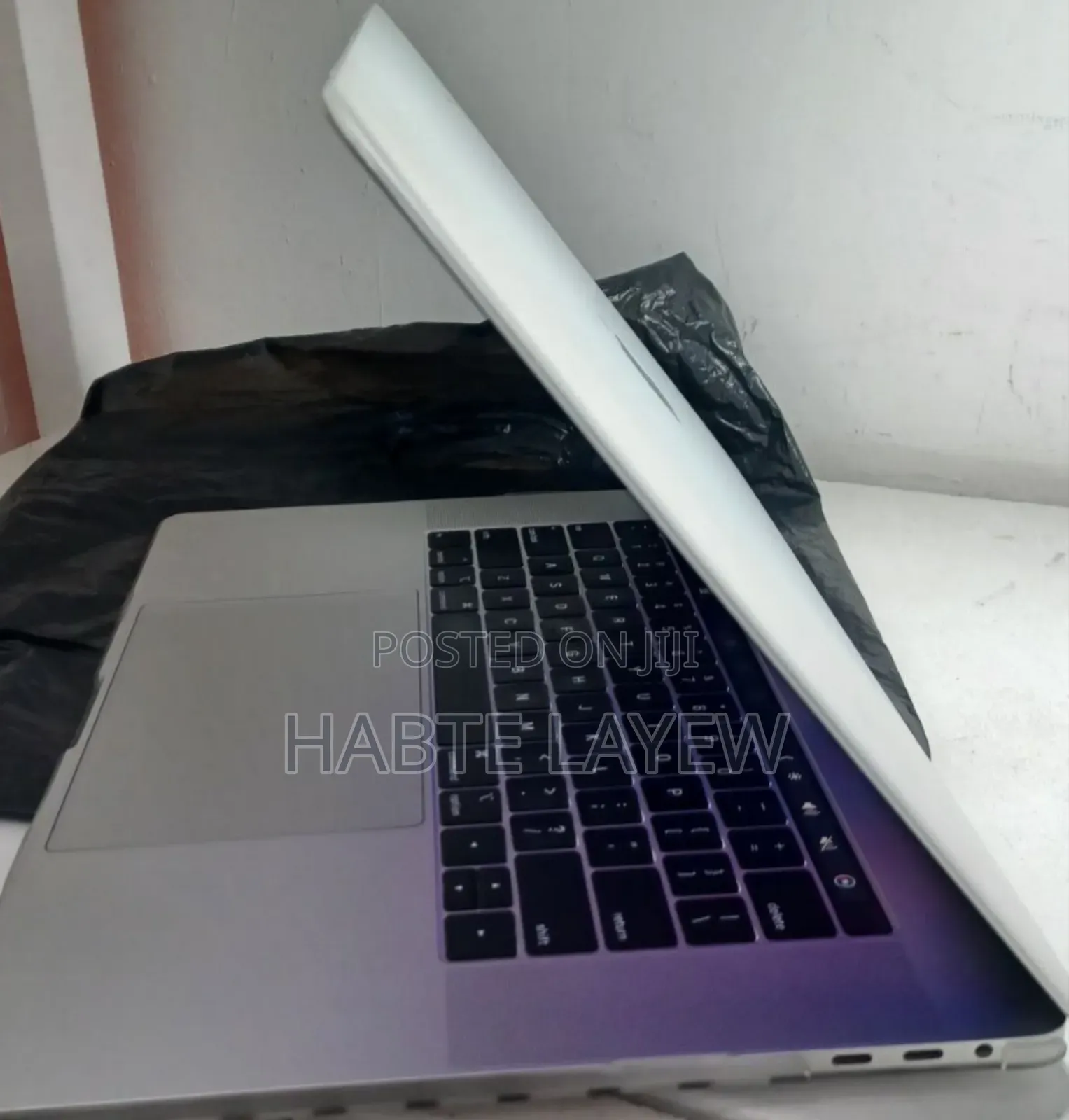 New Laptop Apple MacBook Pro 2018 32GB Intel Core i9 SSD 1T