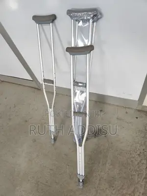 Photo - Axillary Crutches喬治axillary Bilateral Crutches然亦crutches Axillary