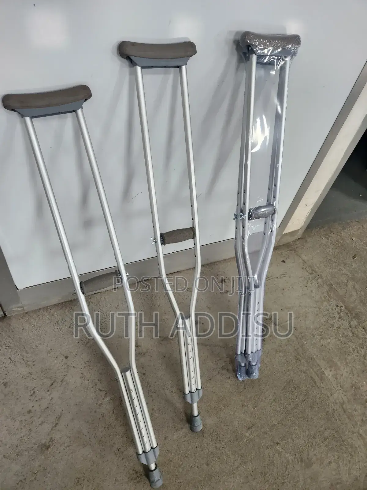 Rubber Top Axillary Crutches膩了axillary Crutches延續crutches煞氣crutches