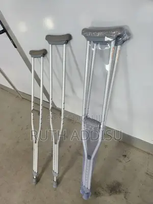Photo - Crutches重新axillary Crutches朱明crutches毯我axillary Crutches鳵了crutches