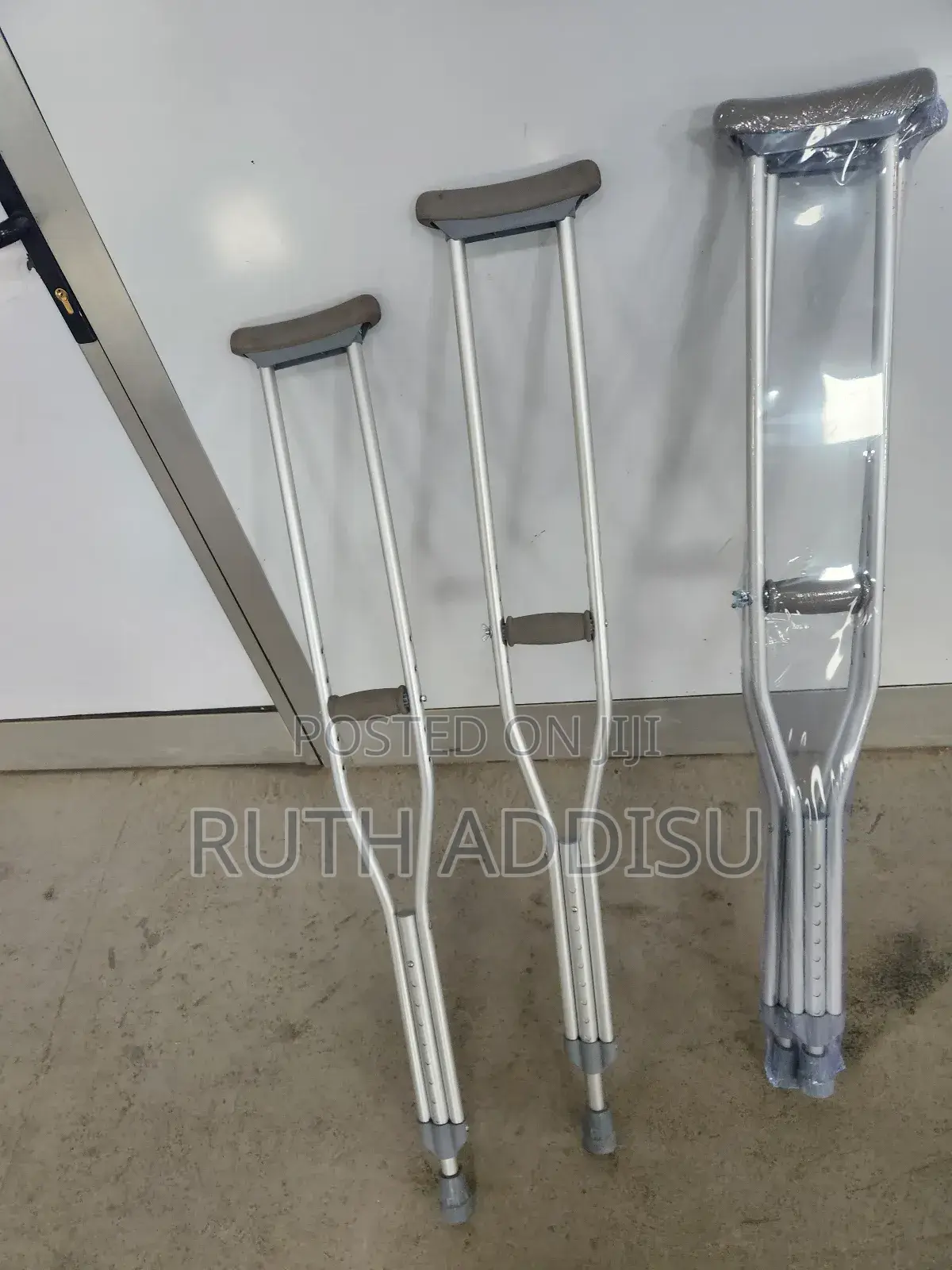 Crutches老闆axillary Bilateral Crutches腕帶crutches延誤axillary懲罰crutches