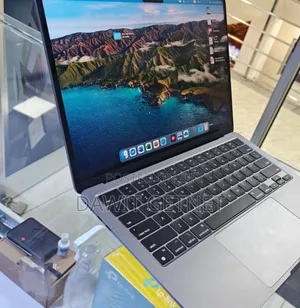 Photo - New Laptop Apple MacBook Pro 2019 8GB Intel Core I7 SSD 512GB