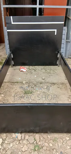 Meter 1.20 አልጋ ችቡድ እና ብረት አለው