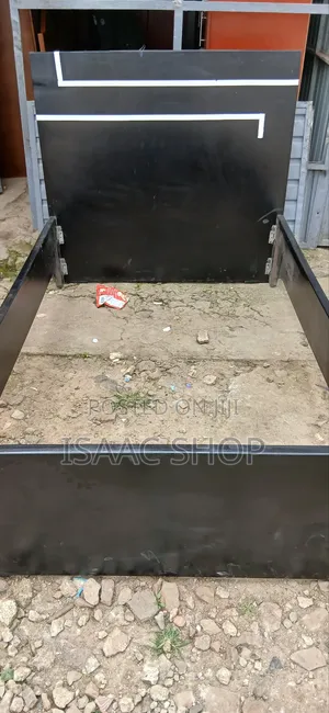 Meter 1.20 አልጋ ችቡድ እና ብረት አለው