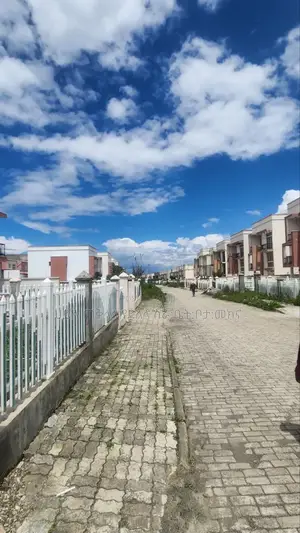 5bdrm House in Ccd Real State, Oromia-Finfinne for sale