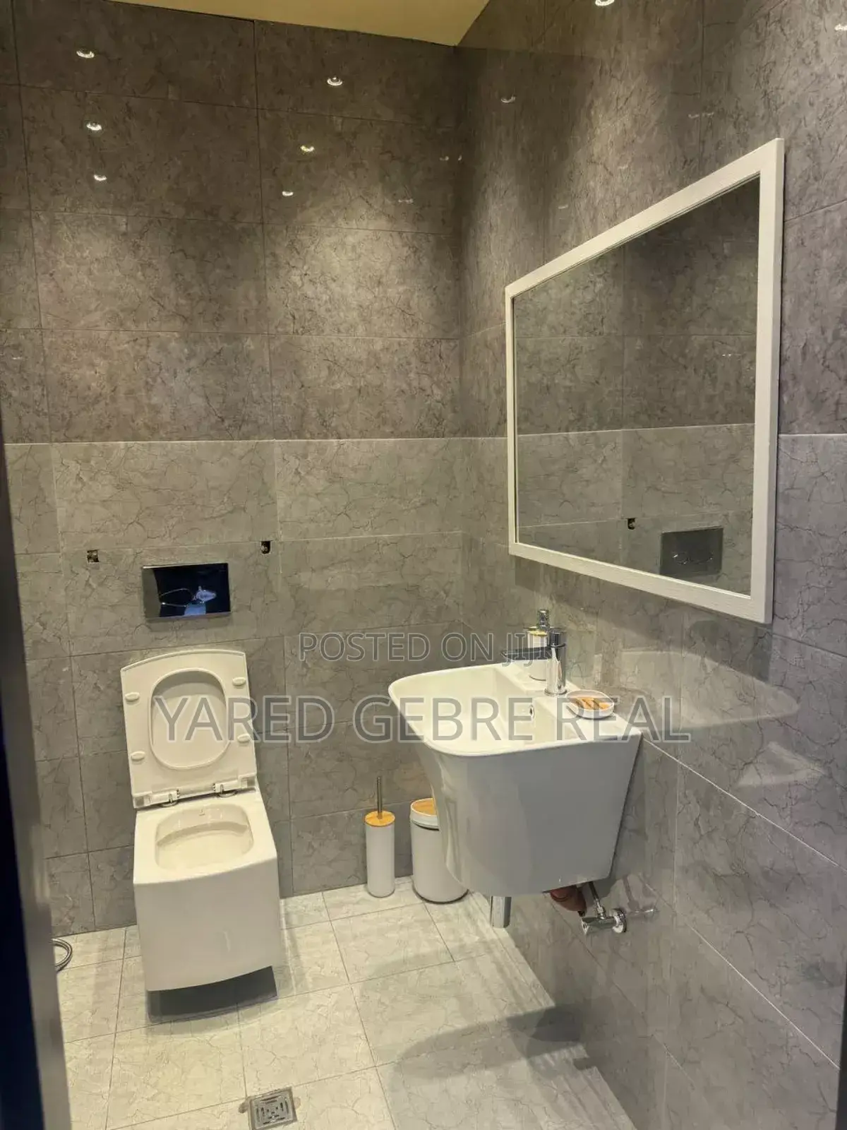 3bdrm Apartment in 📍 አያት Et-Villlage 🛬, Yeka for sale