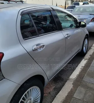 Toyota Yaris Base Sedan 4dr 2010 Silver
