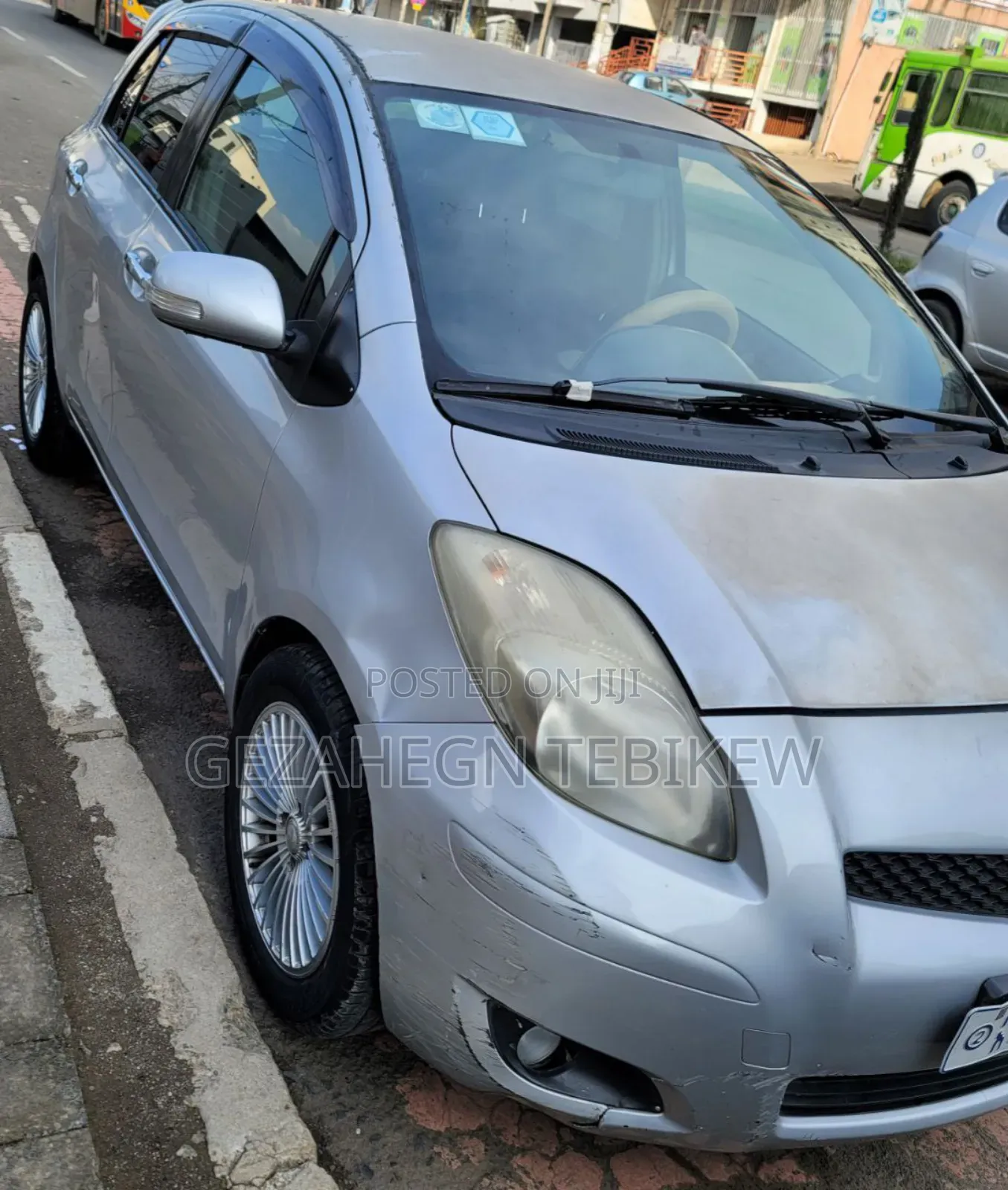 Toyota Yaris Base Sedan 4dr 2010 Silver