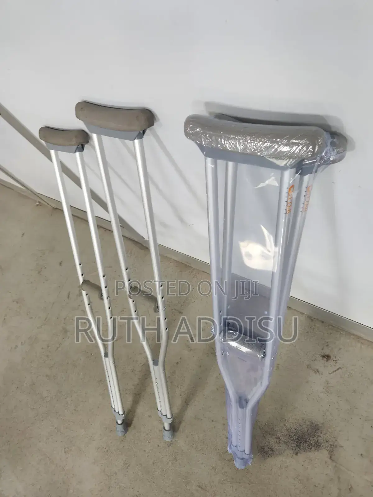 Crutches延伸axillary Bilateral Crutches得會axillary Crutches協助axillary