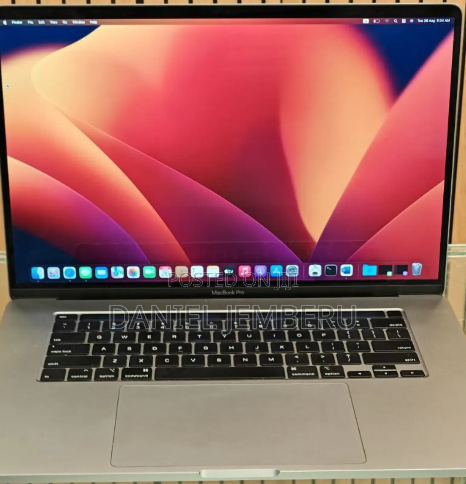 New Laptop Apple MacBook Pro 2019 16GB Intel Core I7 SSD 512GB