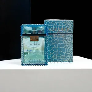 Photo - Versace Man Eau Fraîche Eau De Toilette Spray.