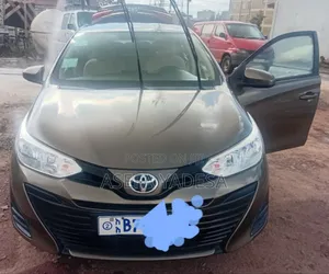 Toyota Yaris 2020 Gray