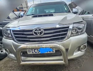 Photo - Toyota Hilux WORKMATE 2014 Silver