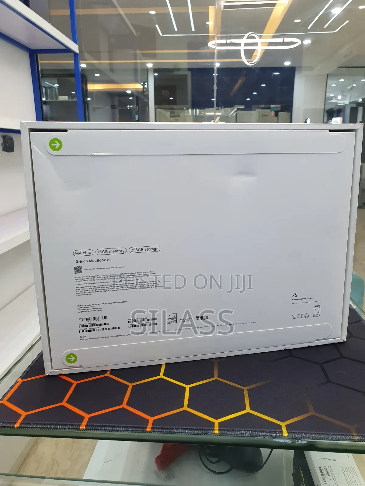 New Laptop Apple MacBook Air 2025 M4 13-Inch 16GB Apple M4 SSD 256GB