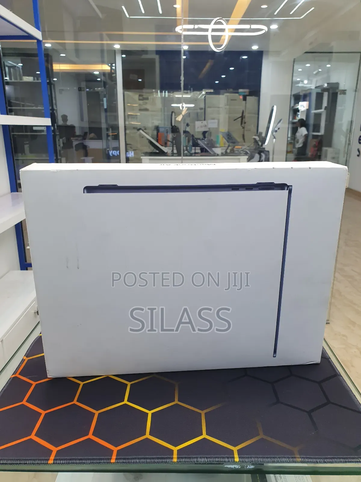 New Laptop Apple MacBook Air 2025 M4 13-Inch 16GB Apple M4 SSD 256GB