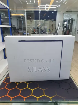 New Laptop Apple MacBook Air 2025 M4 13-Inch 16GB Apple M4 SSD 256GB