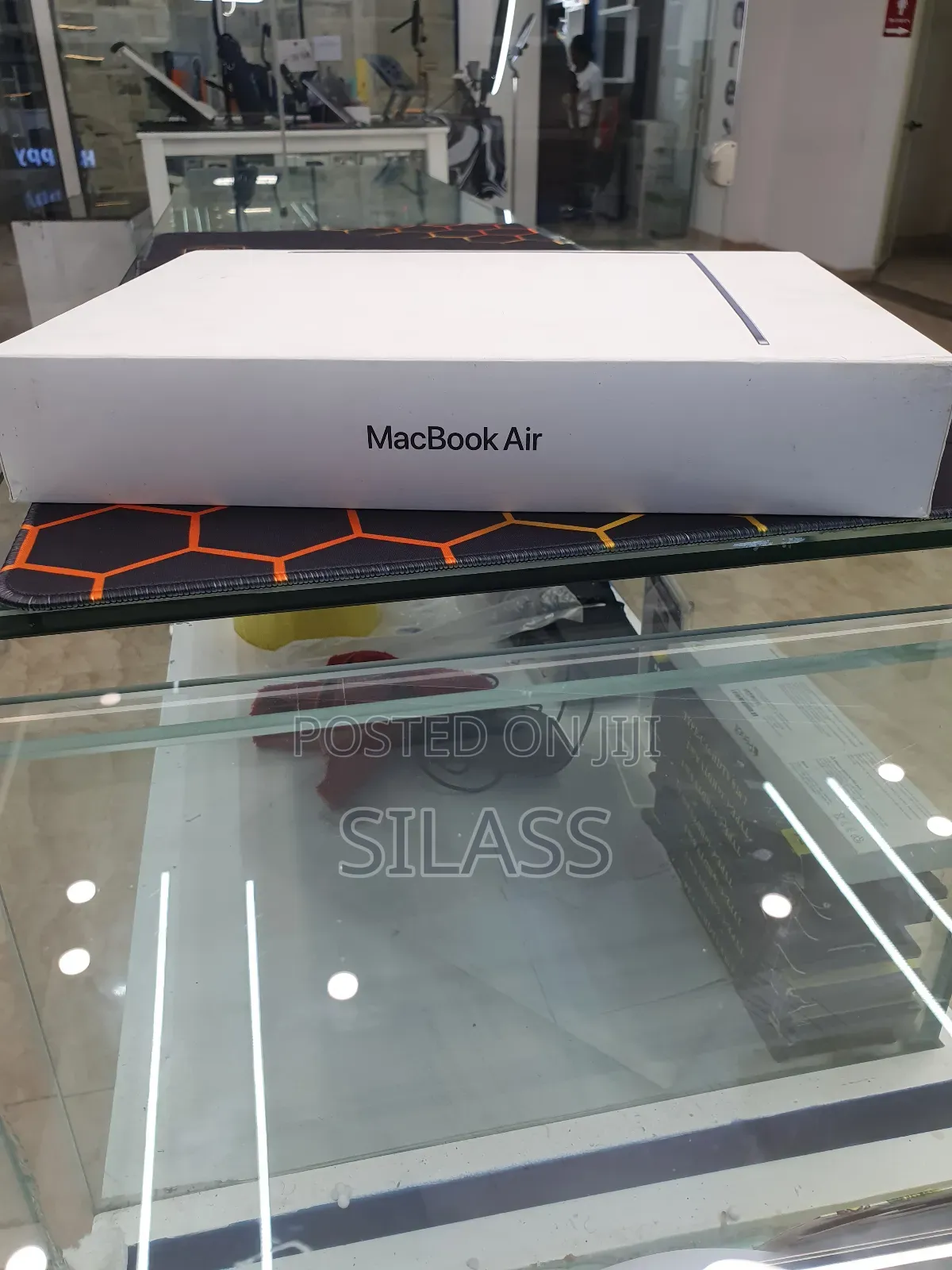 New Laptop Apple MacBook Air 2025 M4 13-Inch 16GB Apple M4 SSD 256GB