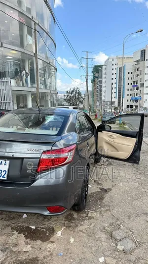 Toyota Yaris 2016 Gray