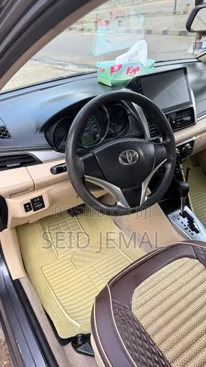 Toyota Yaris 2016 Gray