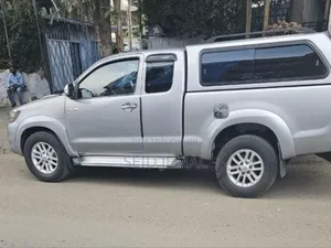 Toyota Hilux 2015 Silver