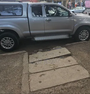 Toyota Hilux 2015 Silver