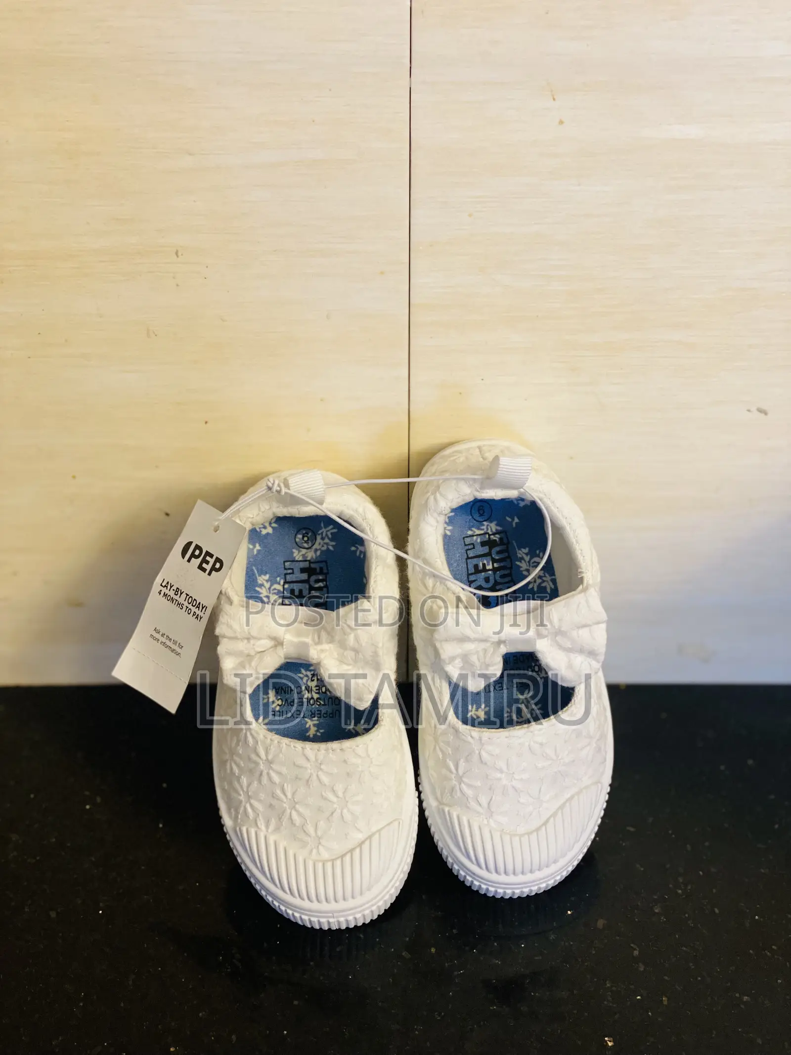 Kids White Shoes Size 22