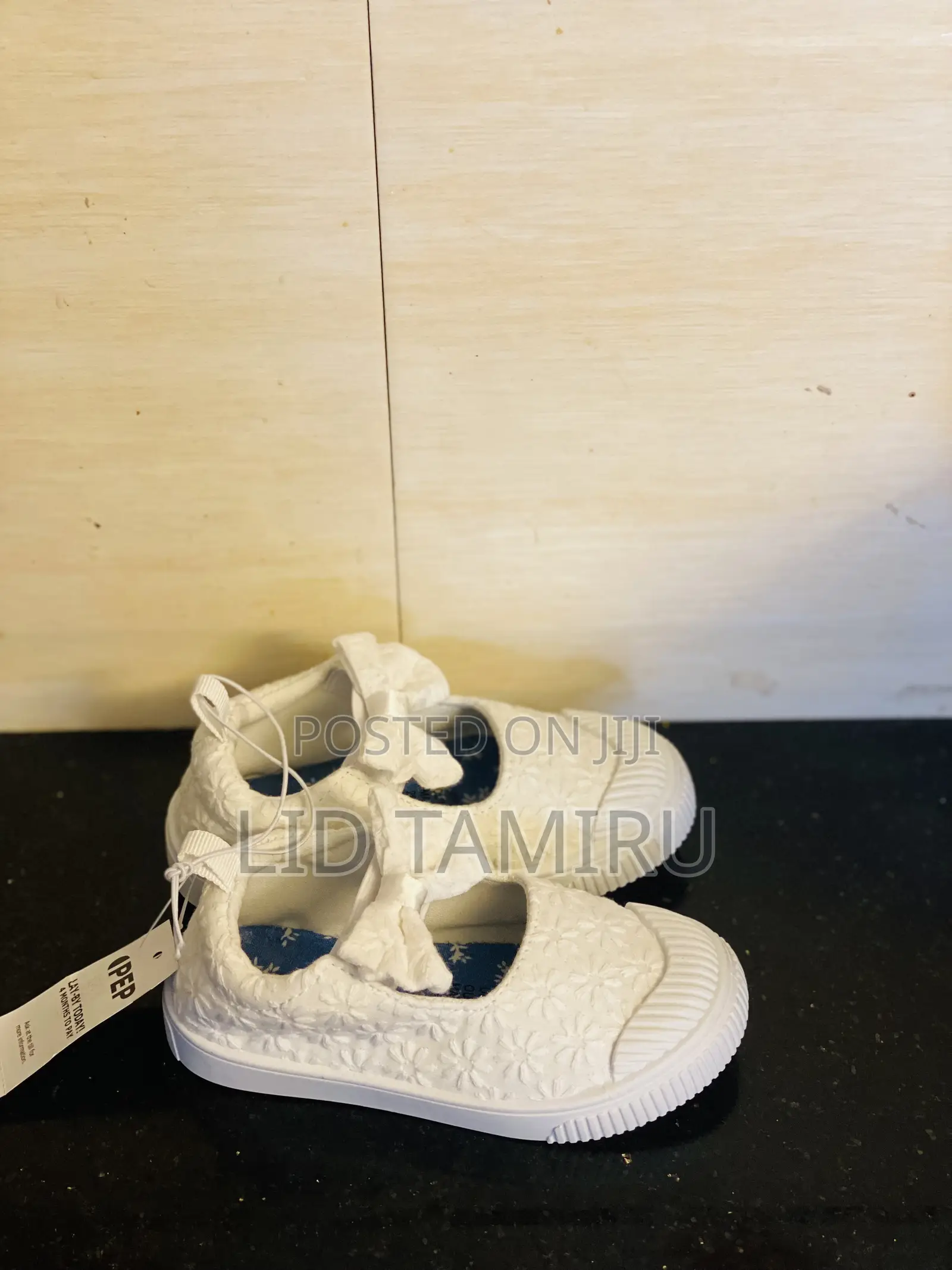 Kids White Shoes Size 22
